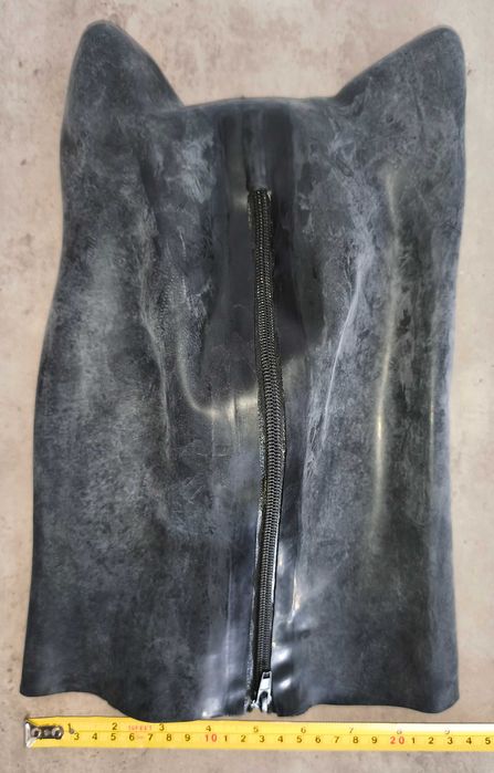 Maska piesek lateks lateksowa czarna