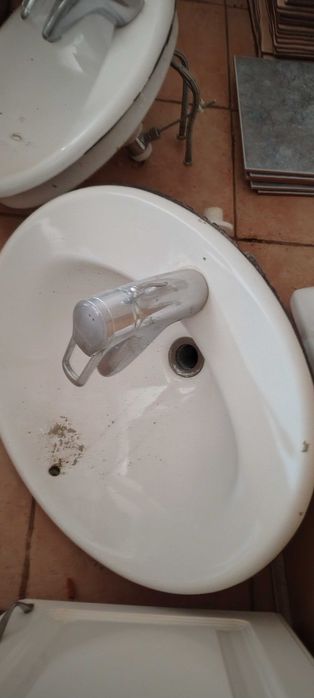 Lavatório com torneira