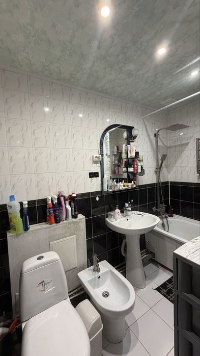 Продаж 3-ї квартири на Юрія Коваленка