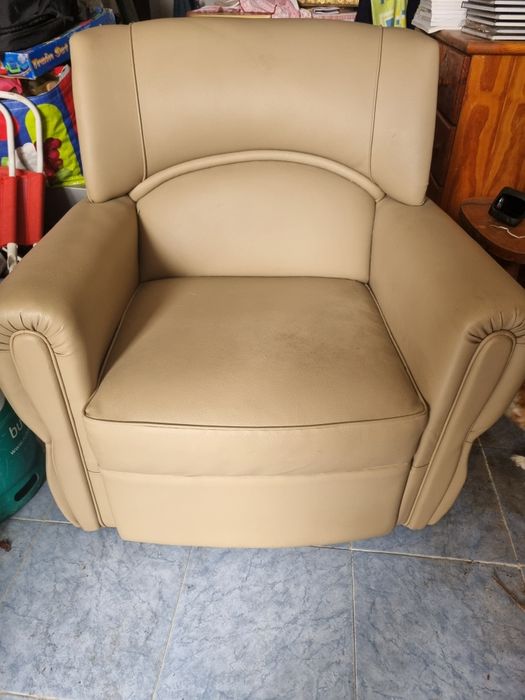 Sofás, Poltronas, Secretária e baú