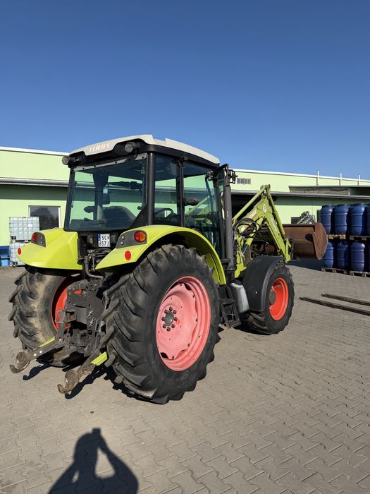 Claas Axos 330 z ładowaczem