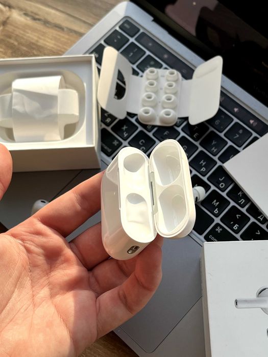 Магазин б/у Кейс AirPods Pro 3 A3122 A3064 A3063 Оригинал