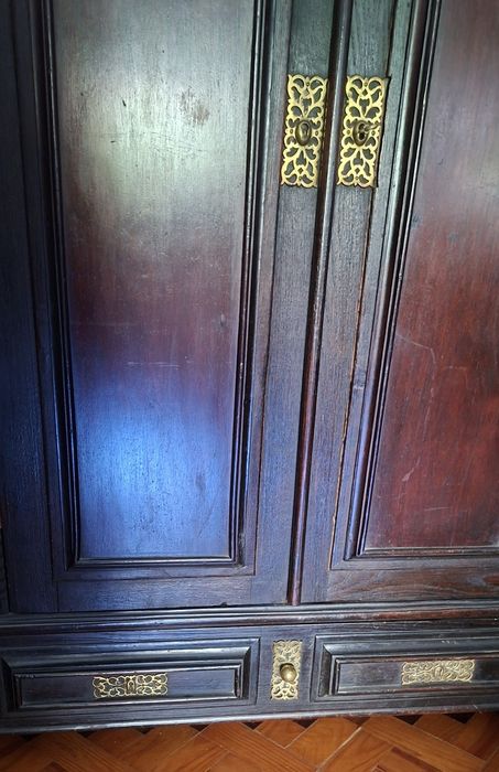 Armário Livreiro antigo de 2 portas - estilo torcidos e tremidos (bilros).