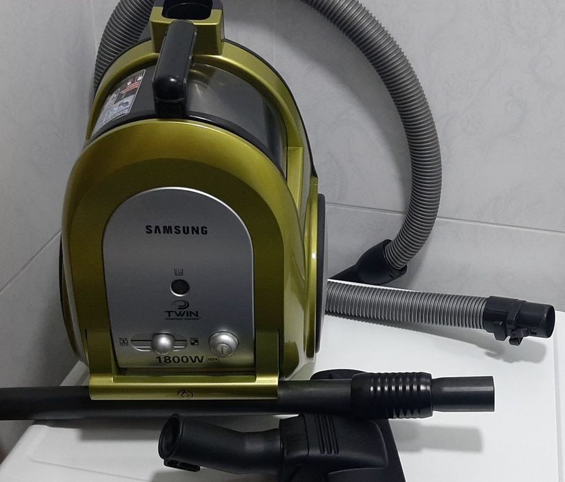 Продам дуже потужний пилесос самсунг у  гарному  стані