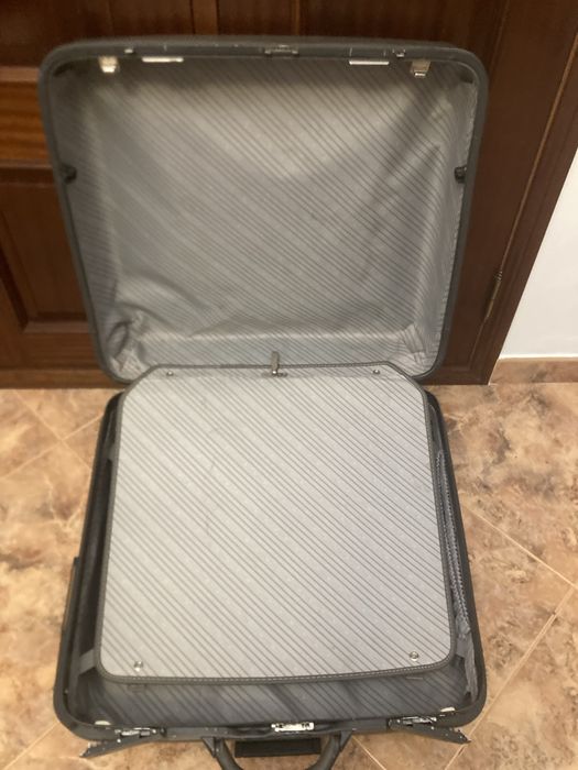 Mala de viagem Sensonite de porão rigida em bom estado