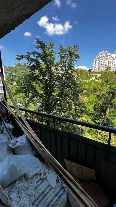 Продаж квартири під ремонт, вул. Олександра Кониського, Центр