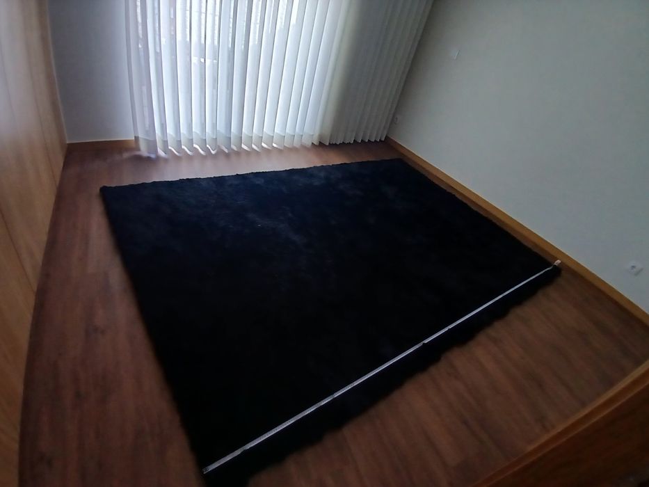 Carpete preta grande