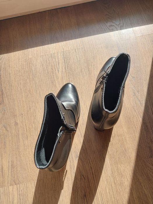 Cudowne botki! Hit 2024 :) Mega polecam :)