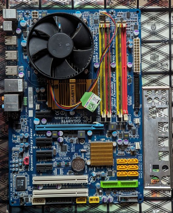 Продам Gigabyte ep43-ds3l, core 2 Quad q6600, 4gb ddr2,