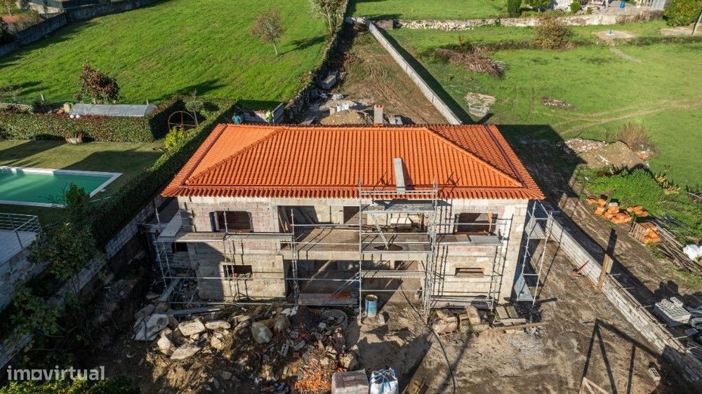 Moradia Individual V3 em Pedra; c/Lote de Terreno 1400m2; Situada na F