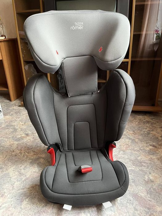 Продам детское автокресло,на возраст 3.5-12 лет