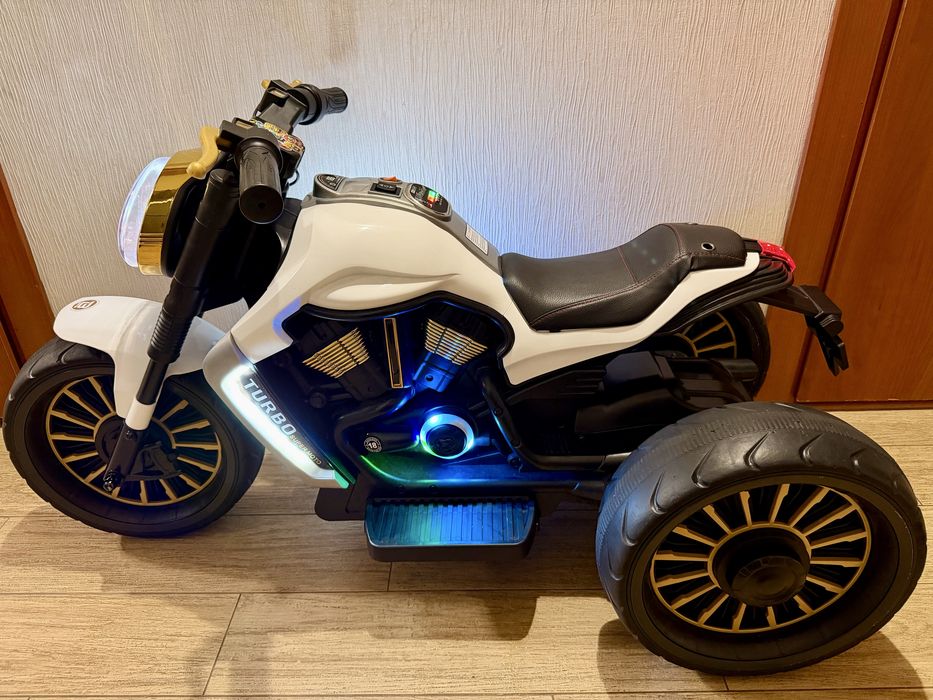 Дитячий електро мотоцикл триколісний на акумуляторі Bambi M 5048 для дітей 3-8 років білий + подарунок додатковий акумулятор