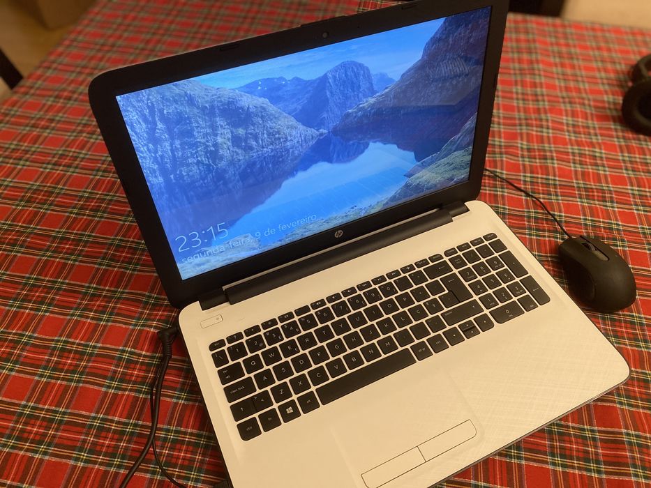 HP - Laptop Branco - Computador Portátil c/ disco SSD 240GB