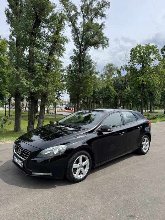 Продаю Volvo V40 2014