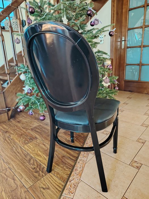 Krzesła obicie czarna  skóra naturalna  4+2