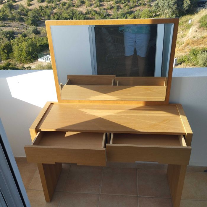 Mesa de maquilhagem com espelho e duas gavetas