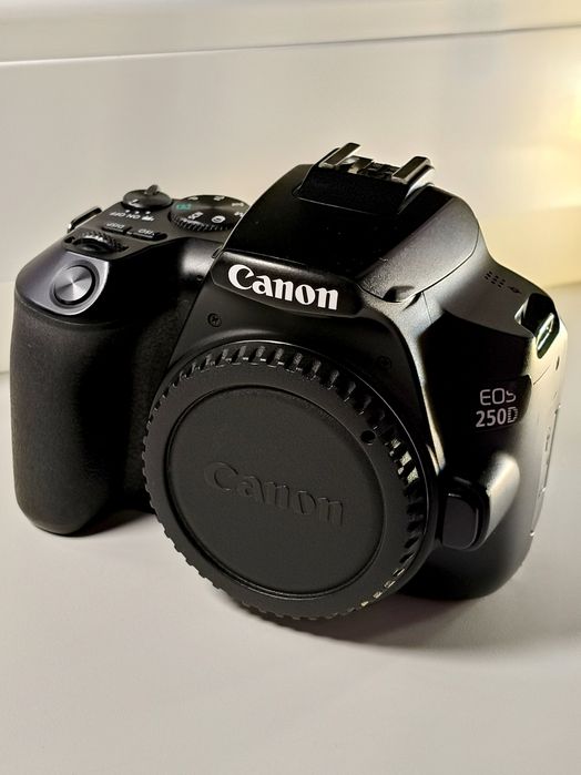 Фотоаппарат Canon 250d
