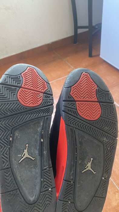 Jordan 4 preto e vermelho nº 38.5