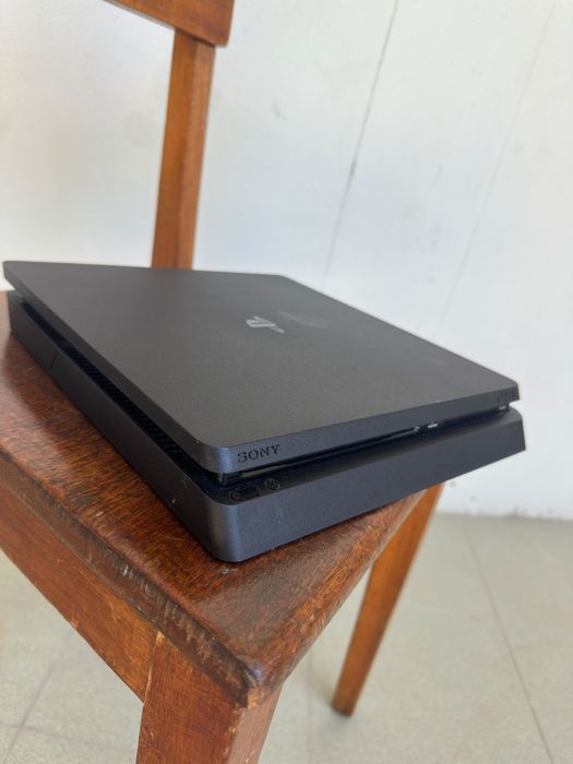 PS4 slim 500GB + 1 comando