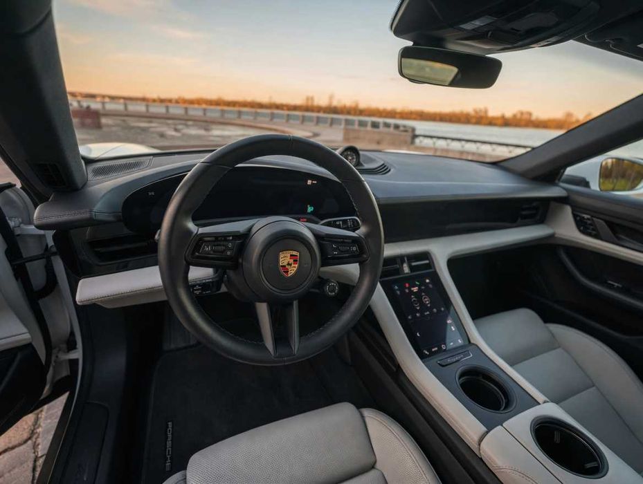 2021 Porsche Taycan RWD • 10 т\км• Отличное состояние