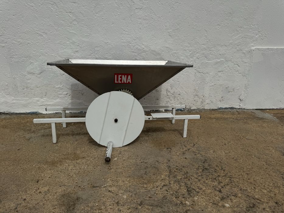 Esmagador de uvas manual
