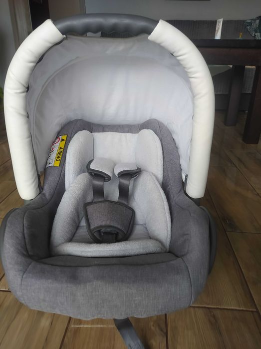 Nosidełko  fotelik do samochodu 0-10kg isofix