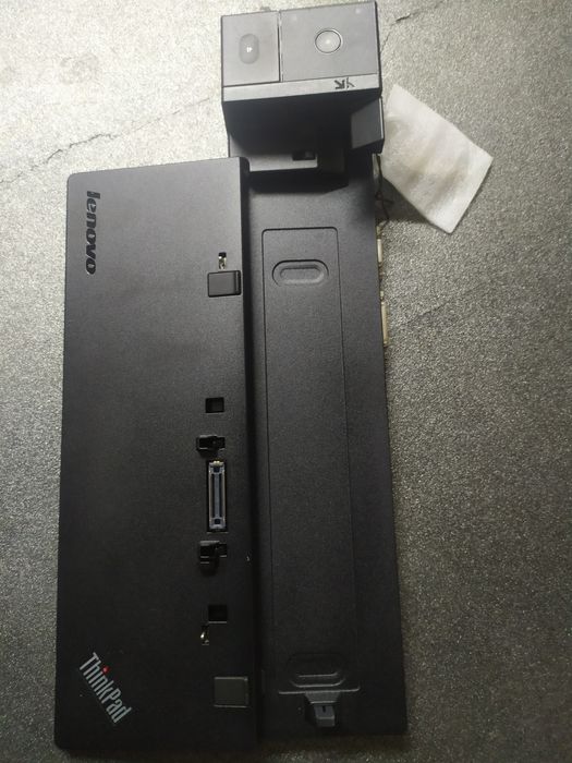 Леново док станція