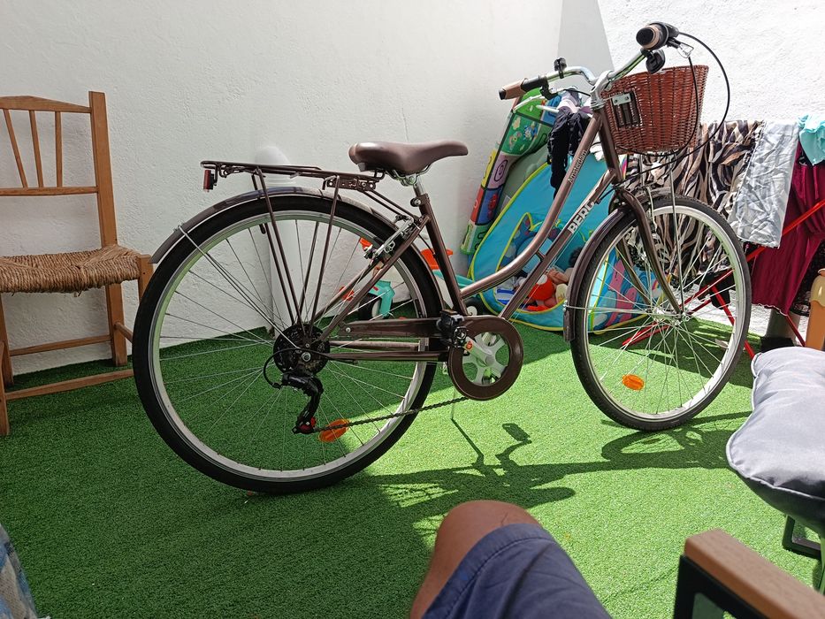 Bicicleta BERG Amsterdam – Como Nova, Pouco Usada, Cesto e Cadeado Incluídos