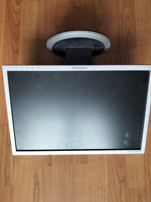 Monitory na części.
