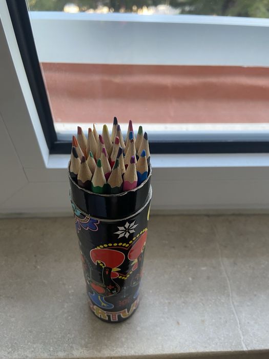 Dois conjunto de material escolar novos