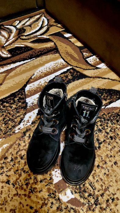 Зручні зимові ботинки з натуральної замші