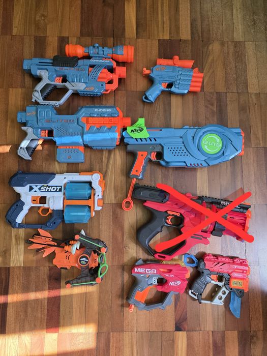Пістолет, автомат, іграшкові бластери Nerf та X-Shot