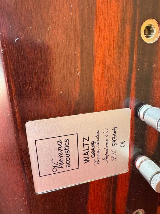 Sistema de Colunas Vienna Acoustics - Conjunto 5.0