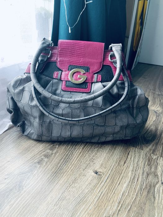 Сумка Guess рожево-сіра з фактурою крокодила 45х35 см
