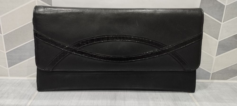 Torebka kopertówka
kolor czarny
