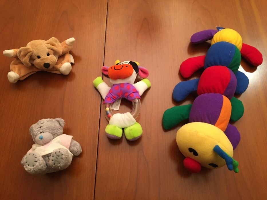 4 Peluches: Lagarta, Ursinha, Roca vaquinha e Doudou = 3 €