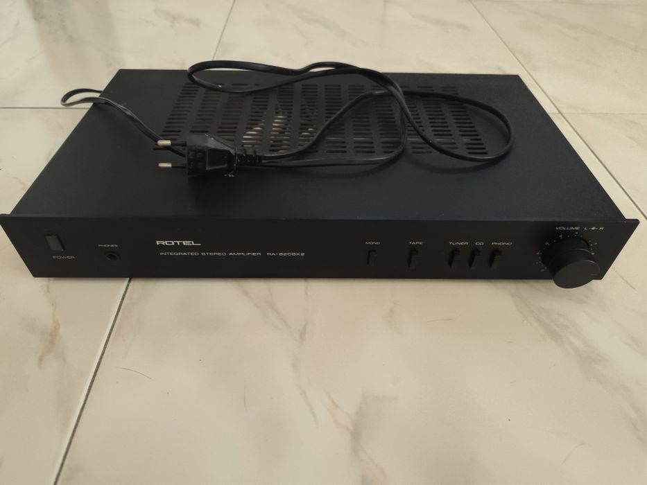 Amplificador Rotel RA-820BX2