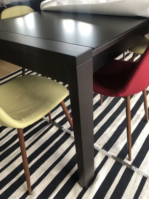 Mesa de jantar em madeira escura - extensivel