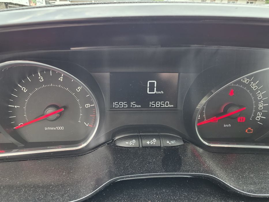 Peugeot 208 benzyna sprzedam