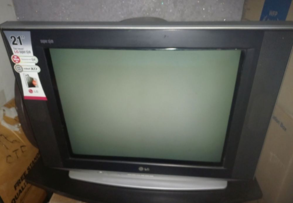 Телевизор Philips и LG