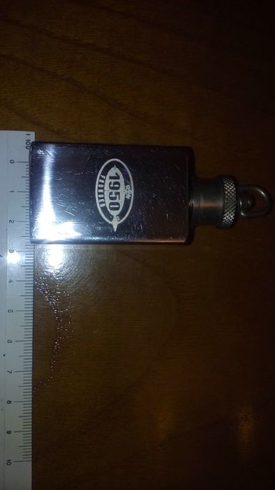 Frasco metálico para bebida