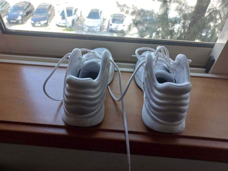 Sapatilhas Basquetebol Adidas (Tamanho 36)