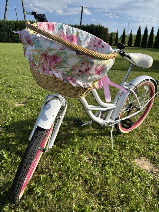 Piekny bialo -rozowy rower