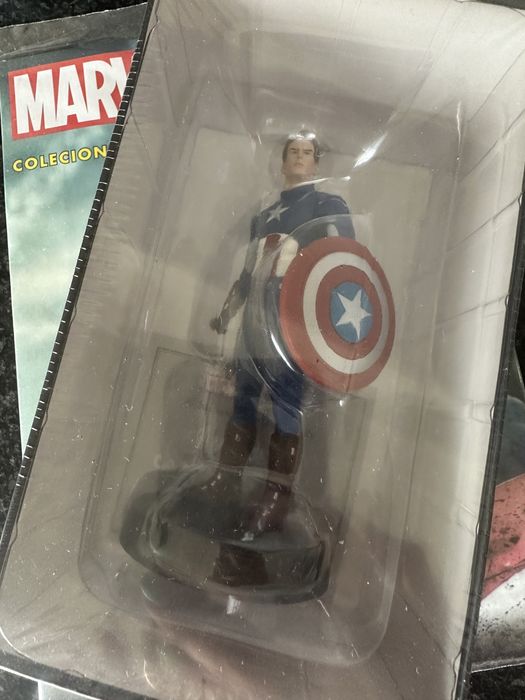Captain America Collectible Figure64740238468227122
