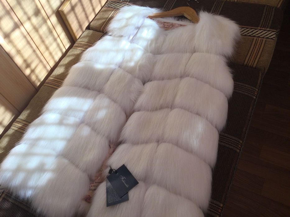 Женский меховой жилет