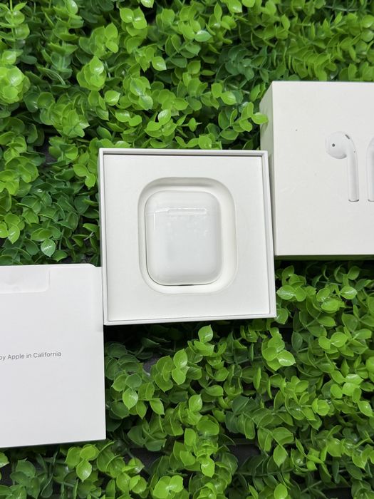 AirPods 2, with Charging Case | Аирподс 2,кейс з безпроводной зарядкой