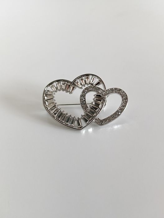 Broszka serce z cekinami