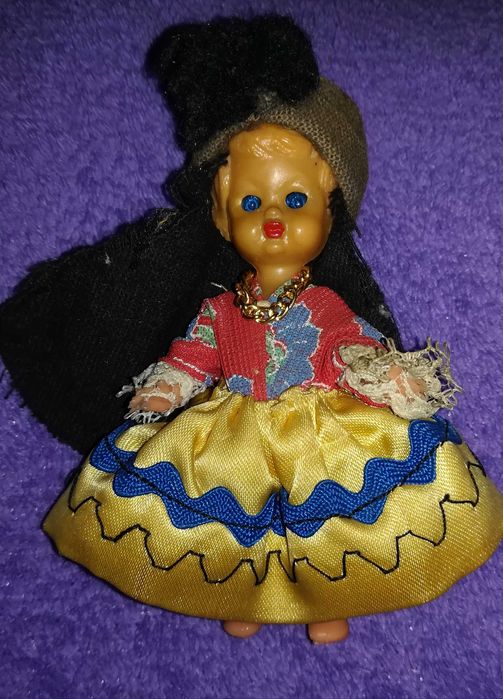 Boneca antiga miniatura da Nazaré