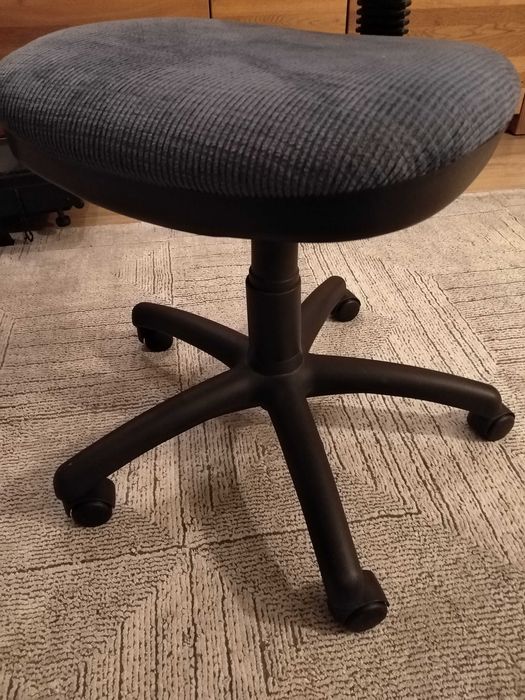 Fotel obrotowy granatowy