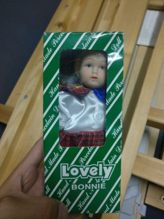 Boneca porcelana colecionável